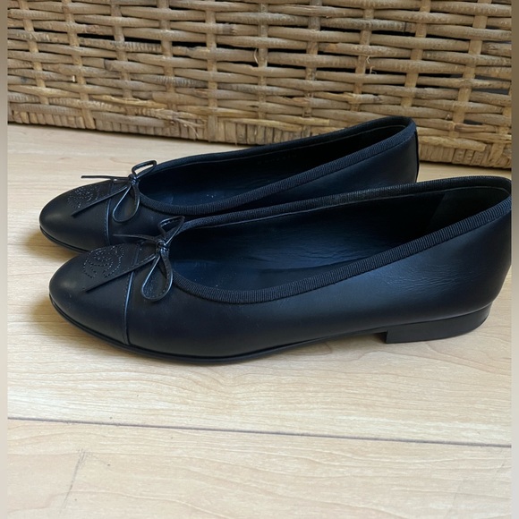 CHANEL Black Leather Ballet Flats - Picture 7 of 8